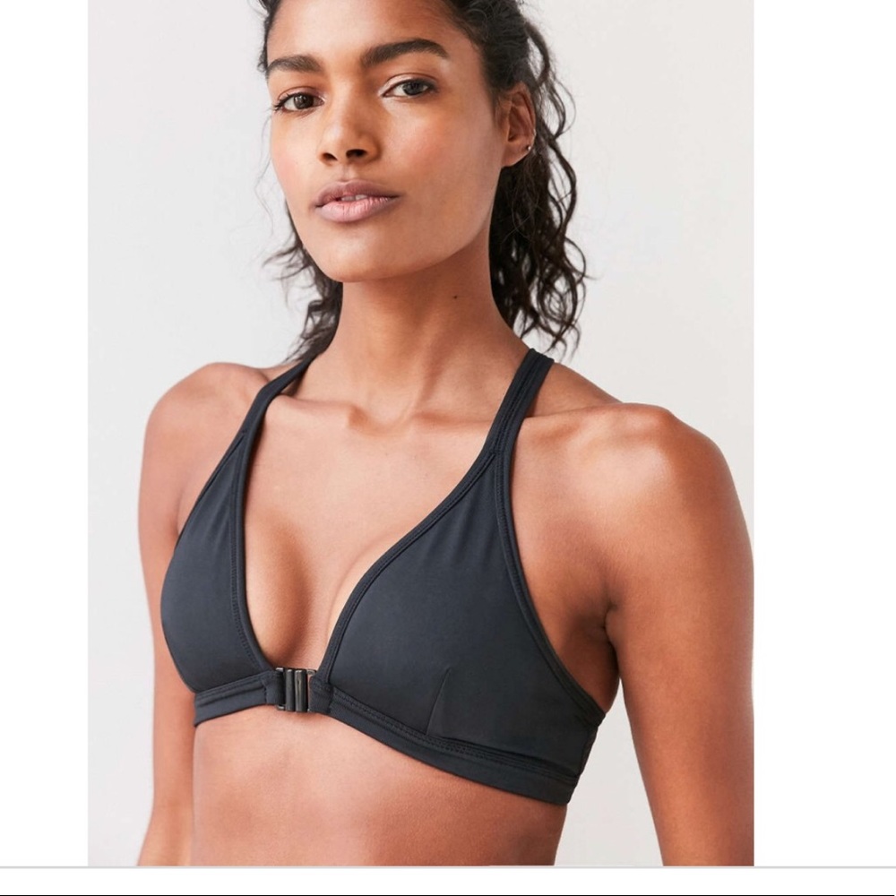 Black sports bra